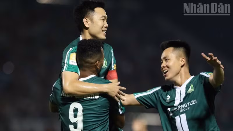 Các cầu thủ Trường Tươi Đồng Nai mừng chiến thắng.