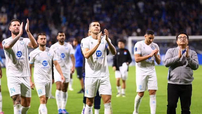 Dù không giành chiến thắng trước Gamba Osaka, Nam Định FC vẫn được đánh giá cao bởi tinh thần thi đấu kiên cường và phong thái chuyên nghiệp.