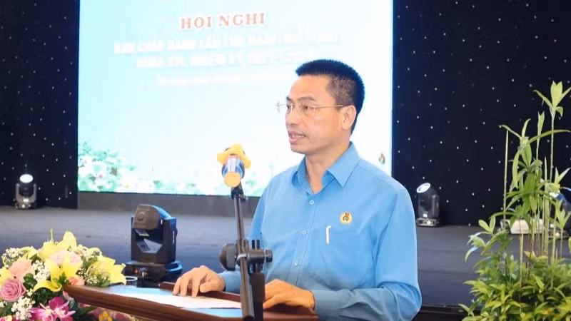 dong-chi-pham-quang-huong-pho-chu-tich-thuong-truc-cong-doan-khoa-hoc-va-cong-nghe-viet-nam-phat-bieu-khai-mac-hoi-nghi-9454.jpg