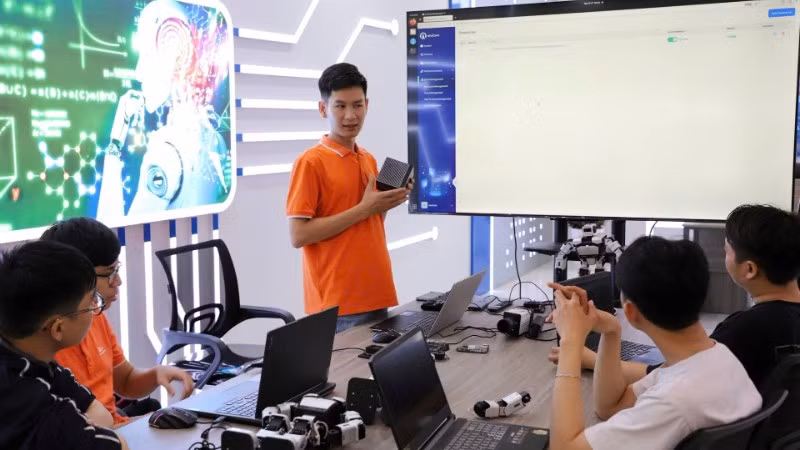 Phòng lab tại Trung tâm Trí tuệ nhân tạo của FPT ở Quy Nhơn, nơi cập nhật và đào đạo công nghệ mới cho cán bộ, kỹ sư của FPT. (Ảnh: THU QUỲNH)