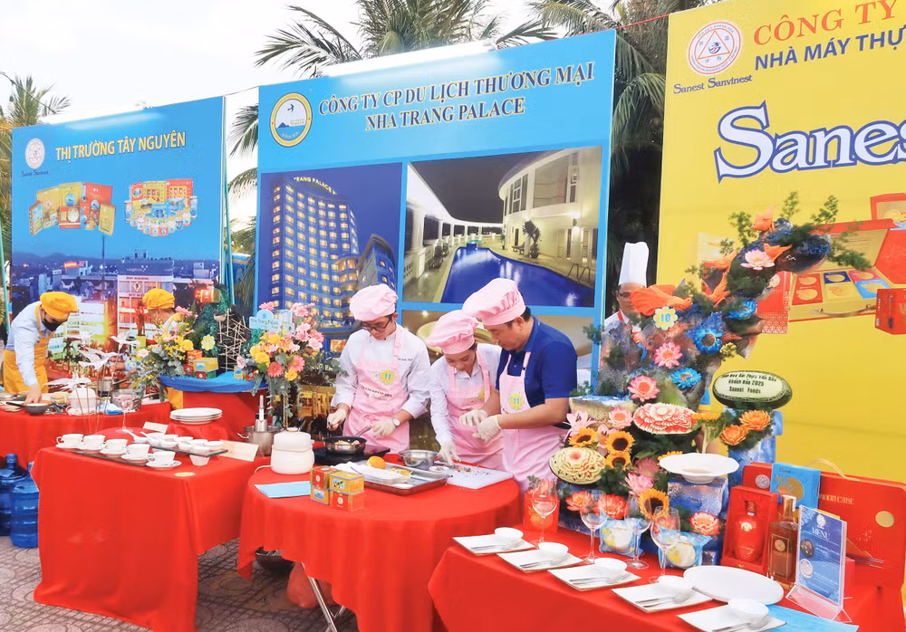 Một góc Lễ hội ẩm thực Yến sào Khánh Hòa.