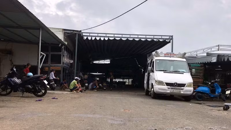 Hiện trường nơi xảy ra vụ nổ bình khí nén làm một người tử vong ở xã Long Hải, Thành phố Hồ Chí Minh.
