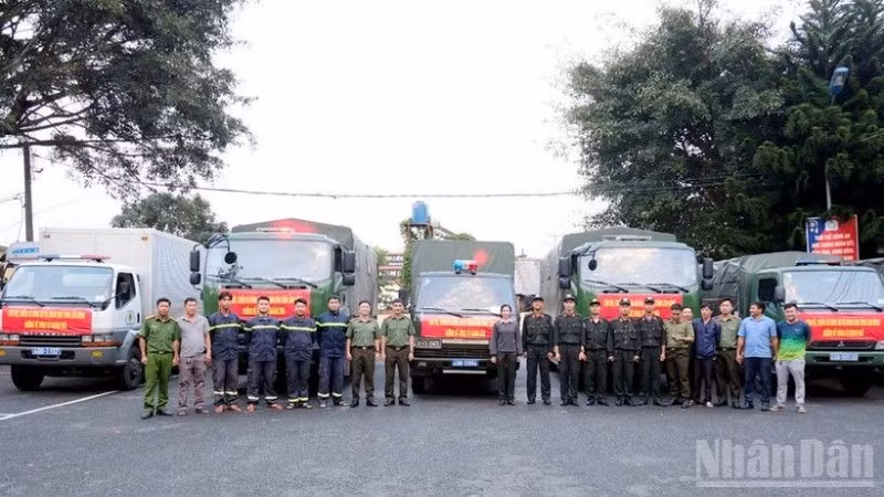 Những chuyến xe nghĩa tình chuẩn bị đưa gần 34 tấn rau xanh hỗ trợ người dân bị thiệt hại do mưa lũ tỉnh Khánh Hòa.