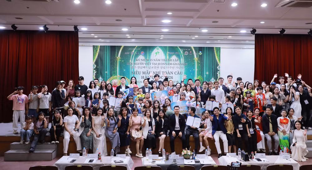 Đông đảo đại biểu, khách mời, doanh nghiệp, phụ huynh và cộng đồng người Việt Nam đang sinh sống, học tập, làm việc tại Hàn Quốc đã tới tham dự sự kiện.