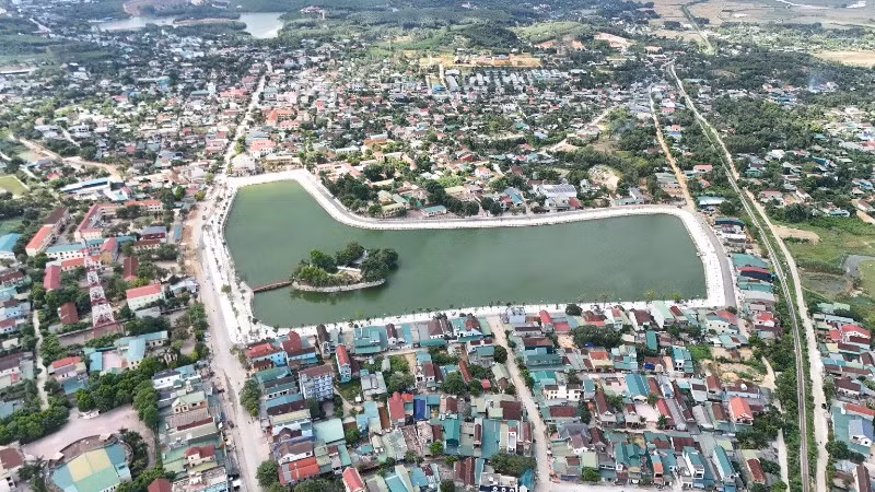 Hồ Bình Sơn - tiểu dự án Hương Khê (Hà Tĩnh), thuộc Dự án “Cải thiện cơ sở hạ tầng đô thị nhằm giảm thiểu tác động của biến đổi khí hậu cho bốn tỉnh ven biển Bắc Trung Bộ”. (Ảnh: AFD)