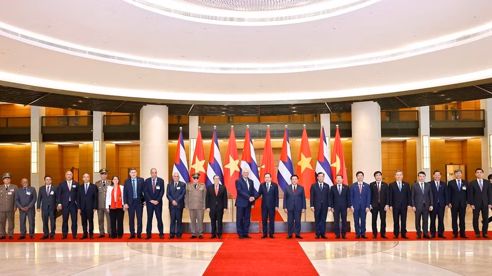 vna-potal-chu-tich-quoc-hoi-tiep-bi-thu-thu-nhat-chu-tich-cuba-8251559-1540.jpg