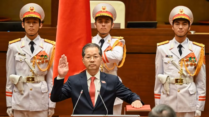 Chánh án Tòa án nhân dân tối cao Nguyễn Văn Quảng tuyên thệ nhậm chức. (Ảnh: DUY LINH)