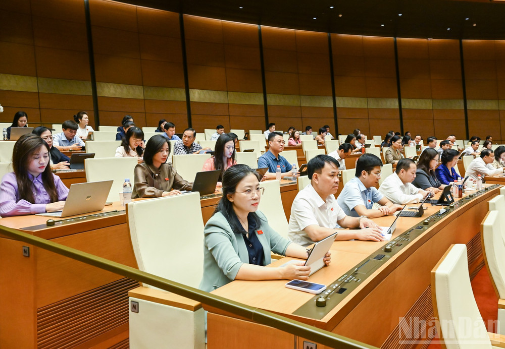 Quốc hội l&agrave;m việc tại hội trường. (Ảnh: DUY LINH)