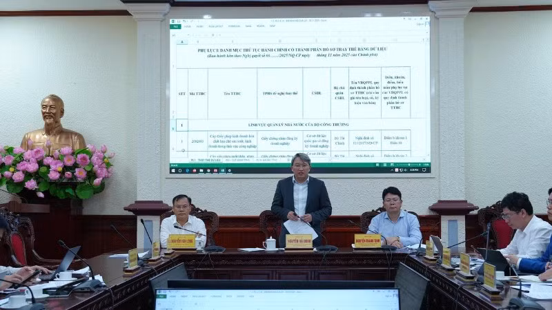 Bộ trưởng Tư pháp Nguyễn Hải Ninh chủ trì cuộc họp liên quan đến cắt giảm, đơn giản hóa thủ tục hành chính dựa trên dữ liệu. Ảnh: TL)