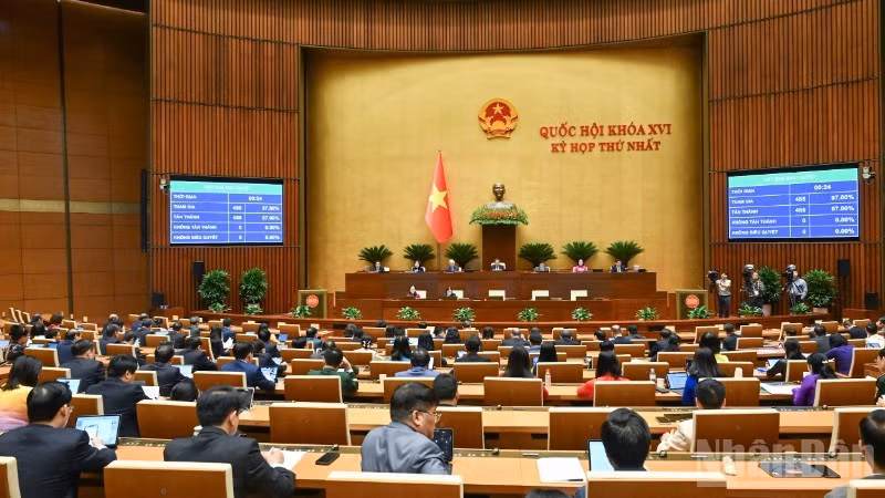 Quốc hội biểu quyết thông qua Nghị quyết về Chương trình giám sát của Quốc hội năm 2027. (Ảnh: DUY LINH) 