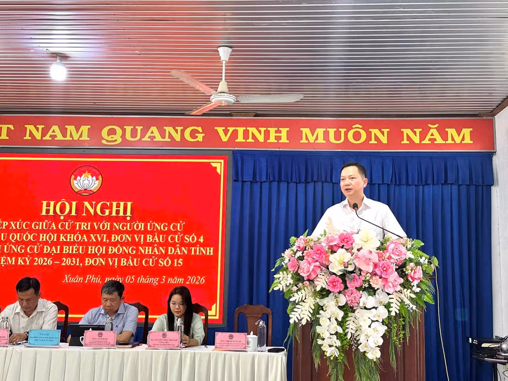 db-trinh-xuan-an-tiep-xuc-cu-tri.jpg