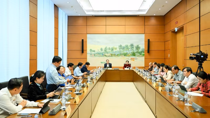 Quốc hội thảo luận tại tổ về dự án Luật Phá sản (sửa đổi). (Ảnh: DUY LINH)
