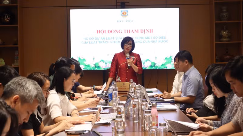 Thứ trưởng Tư pháp Đặng Hoàng Oanh phát biểu tại cuộc họp. (Ảnh: TL)