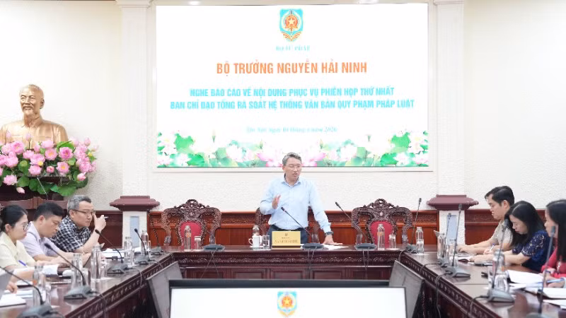 Bộ trưởng Tư pháp Nguyễn Hải Ninh phát biểu tại cuộc họp. (Ảnh: TL)