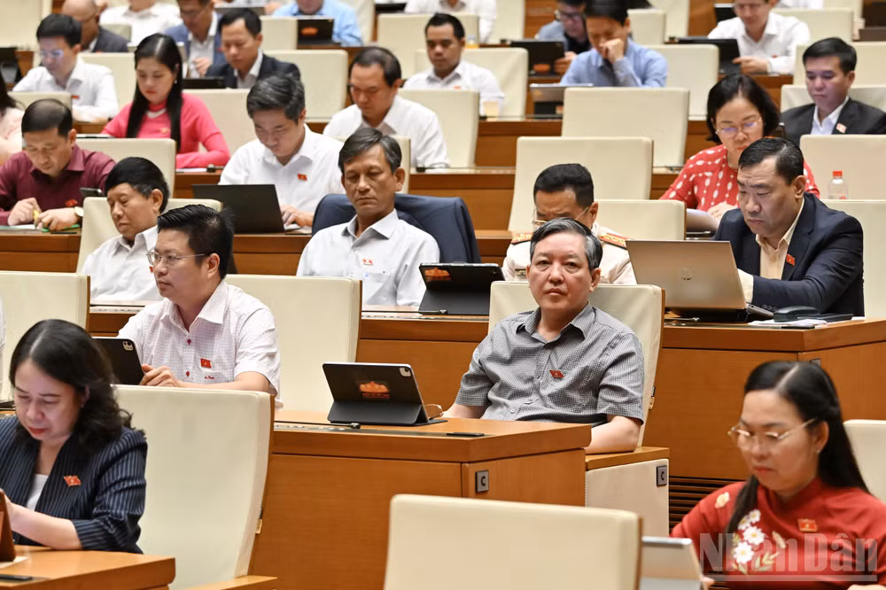 Quốc hội thảo luận ở hội trường. (Ảnh: THỦY NGUYÊN)