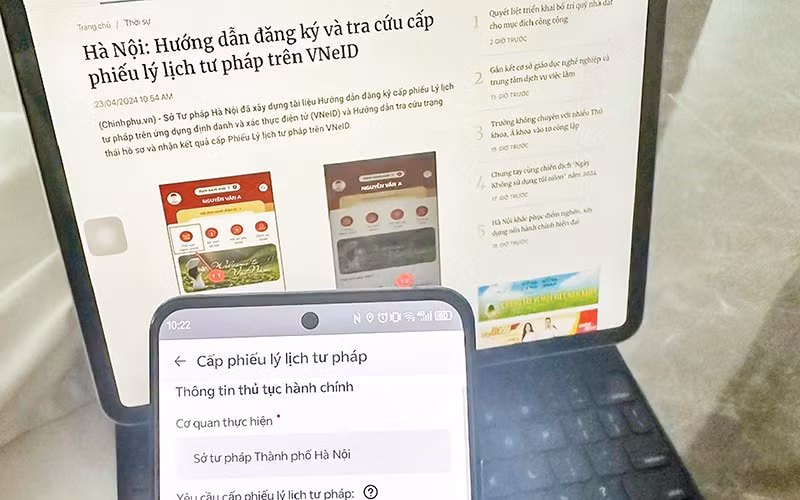 Cấp Phiếu lý lịch tư pháp trên ứng dụng định danh, xác thực điện tử VNeID. (Ảnh: TUỆ NGHI)