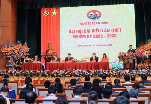 dai-hoi-dai-bieu-dang-bo-bo-tai-chinh-lan-thu-nhat-nhiem-ky-2025-2030-anh-pham-hau-ttxvn.jpg