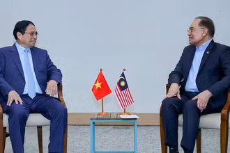 Thủ tướng Chính phủ Phạm Minh Chính đề nghị Malaysia tăng cường hợp tác chuyển đổi số, trong đó có hỗ trợ xây dựng Trung tâm dữ liệu quốc gia kết nối với Trung tâm dữ liệu của ASEAN. (Ảnh: VGP/Nhật Bắc)