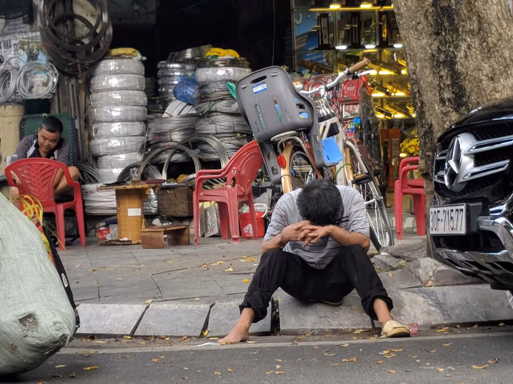 Đừng để những áp lực cuộc sống làm bản thân kiệt sức. Ảnh: ĐÔNG PHONG