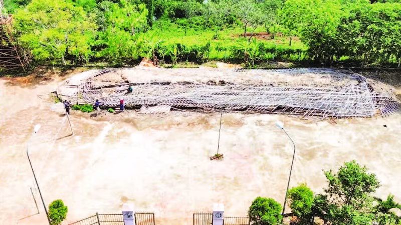 Nhà văn hóa truyền thống bon Đắk R’Moan, phường Nam Gia Nghĩa (Lâm Đồng) hiện nay đã bị hư hỏng và đổ sụp.