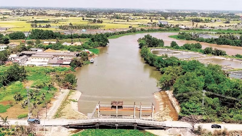 Cống Xuân Hòa là cống chủ lực lấy nước ngọt phục vụ cho dự án Ngọt hóa Gò Công.