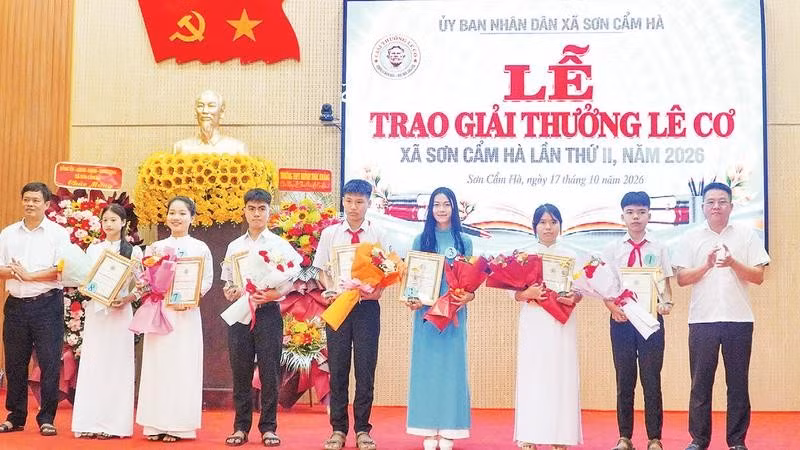 Học sinh, sinh viên nhận Giải thưởng Lê Cơ lần thứ II.