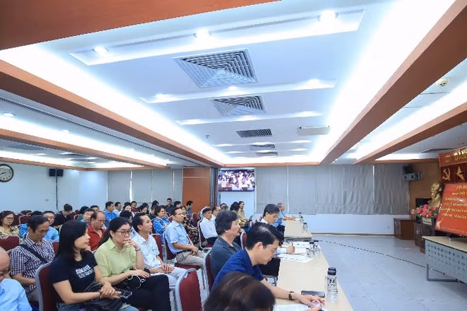 Cán bộ, đảng viên sinh hoạt tại Đảng bộ Hội Luật gia Việt Nam nghiêm túc tham gia Hội nghị. (Ảnh: HỘI LUẬT GIA VIỆT NAM)