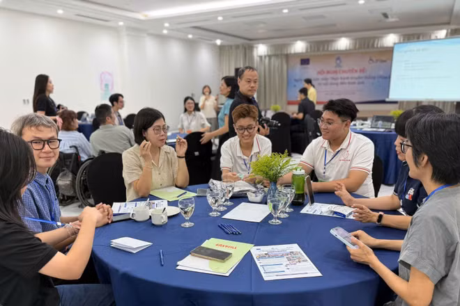 Hội thảo chuyên đề “Ngôn từ và Góc máy: Thực hành truyền thông tiếp cận từ nội dung đến hình ảnh” được tổ chức tại Hà Nội. (Ảnh: HÀ NHUNG)