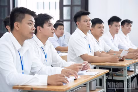 Đào tạo ngoại ngữ cho người lao động chuẩn bị đi làm việc ở nước ngoài theo hợp đồng tại Trung tâm Lao động ngoài nước, Bộ Nội vụ. (Ảnh: MINH DUY)
