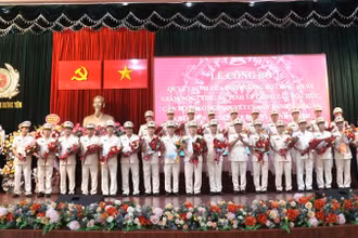 Lễ công bố Quyết định của Bộ trưởng Công an và Giám đốc Công an tỉnh Hưng Yên về tổ chức, cán bộ theo Nghị quyết của Ban Thường vụ Quốc hội về sắp xếp đơn vị hành chính cấp xã.