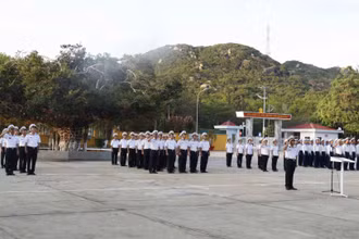 Chào cờ đầu năm tại Trung đoàn.