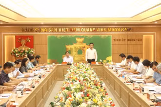 Ban Thường vụ Tỉnh ủy Hưng Yên làm việc với Ban Thường vụ Tỉnh ủy Thái Bình để hoàn thành các phương án nhân sự.