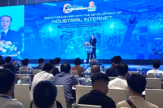 Phó Giám đốc Trung tâm Internet Việt Nam Nguyễn Trường Giang phát biểu khai mạc phiên toàn thể hội nghị.