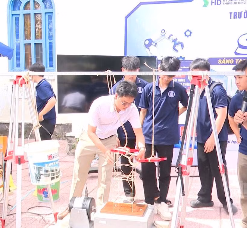 [Video] Học sinh, sinh viên đóng BHYT hơn 56.000 đồng mỗi tháng sau khi được hỗ trợ 50%