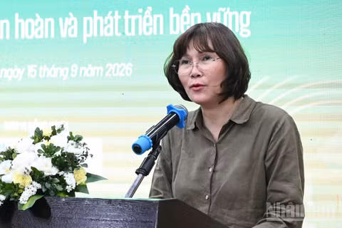 Bà Lý Thị Hồng Điệp, Phó Tổng Biên tập Báo Nông nghiệp và Môi trường phát biểu tại hội thảo.