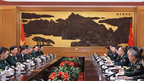 Đại tướng Phan Văn Giang hội kiến Phó Chủ tịch Quân ủy Trung ương Trung Quốc, Thượng tướng Trương Thăng Dân. (Ảnh: Bộ Quốc phòng)