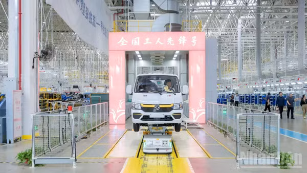 Một mẫu xe ô-tô sản xuất bởi dây chuyền sản xuất thông minh của nhà máy sản xuất Đông Phong Nano 01. (Ảnh: VI SA)