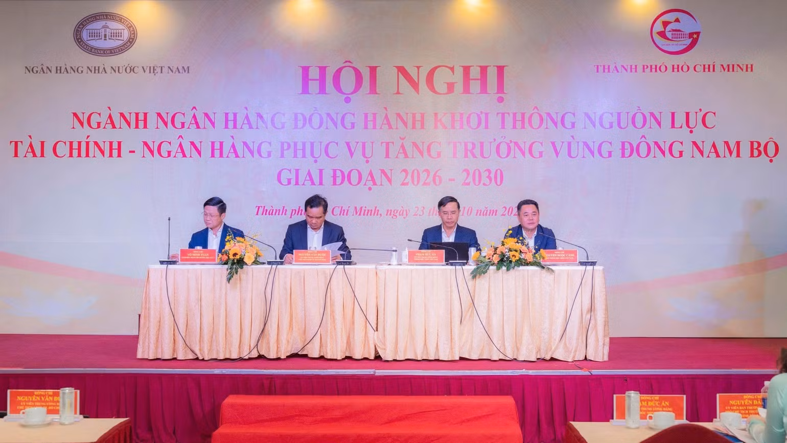 h2-hoi-nghi-ngan-hang-9612.jpg