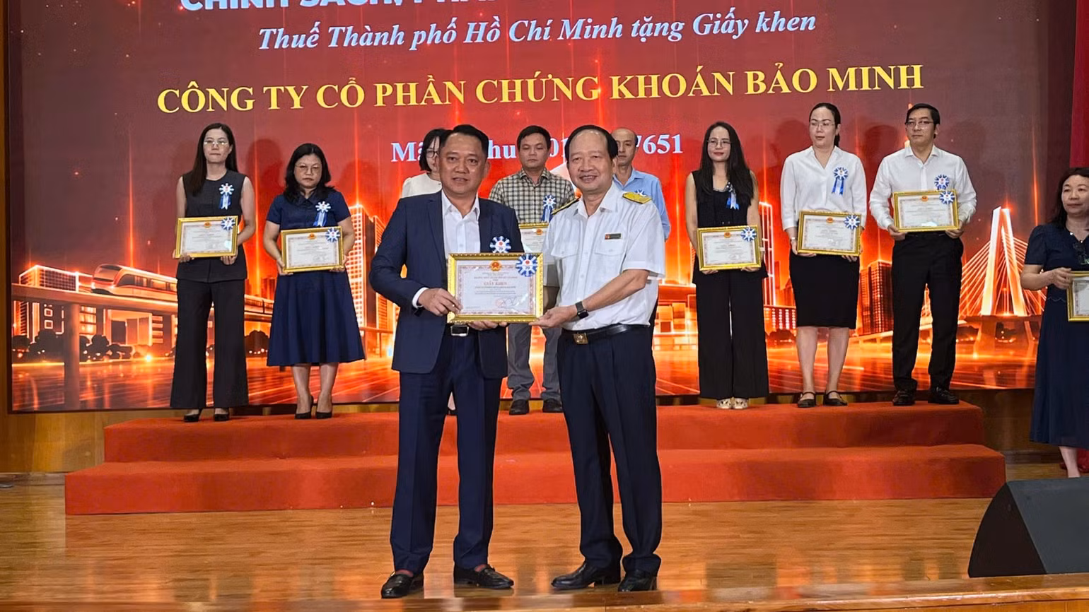 h4-ong-tien-dung-thue-2003.jpg