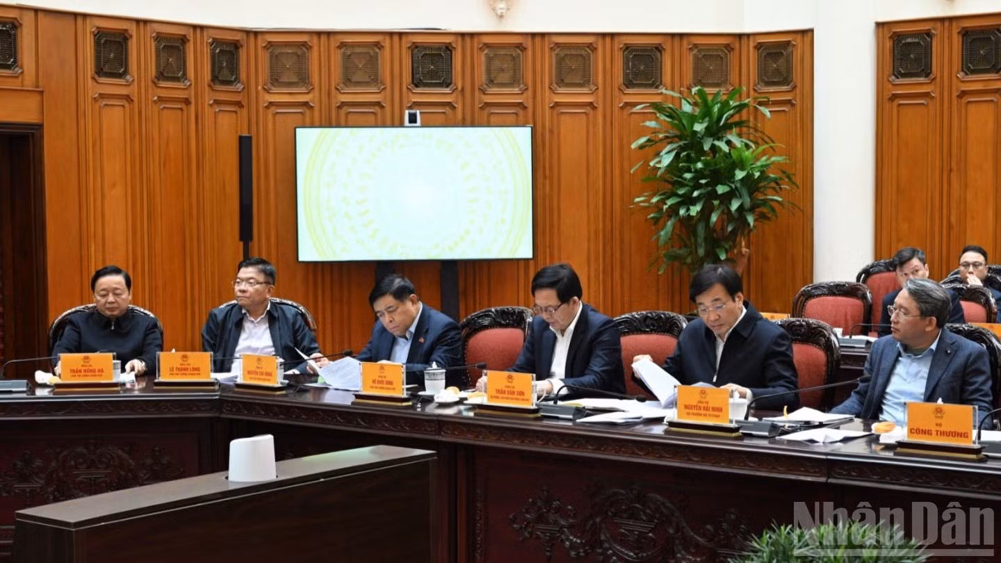 Các thành viên Chính phủ tham dự cuộc họp. (Ảnh: Trần Hải)