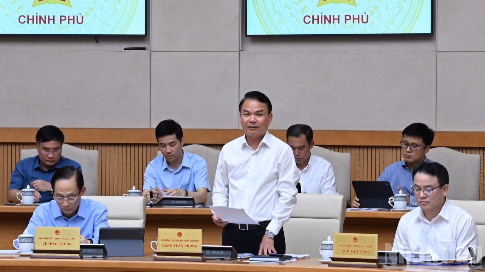Bộ trưởng, Chủ nhiệm Văn phòng Chính phủ Đặng Xuân Phong phát biểu ý kiến tại phiên họp. (Ảnh: TRẦN HẢI)