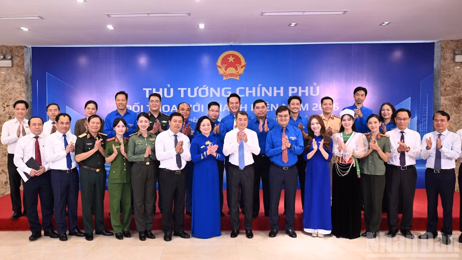 Thủ tướng Lê Minh Hưng, các đồng chí lãnh đạo, đại biểu tham dự Chương trình đối thoại với thanh niên năm 2026. (Ảnh: TRẦN HẢI)