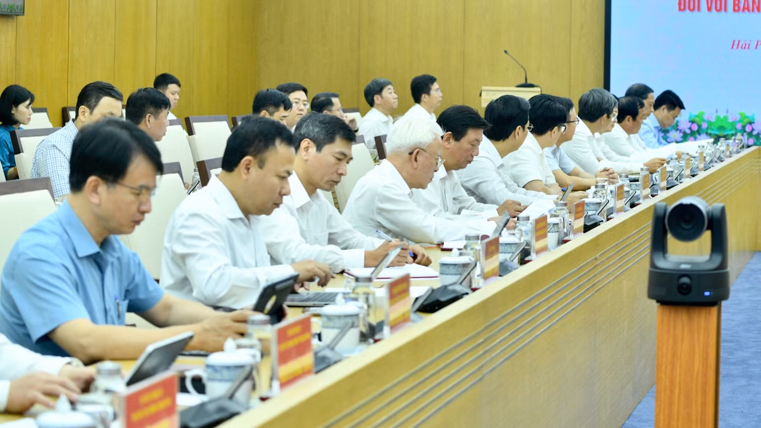 Các đồng chí trong Ban Thường vụ Thành ủy Hải Phòng tham dự hội nghị. (Ảnh: Thanh Giang)