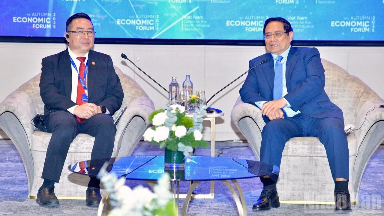 Thủ tướng Phạm Minh Chính tiếp Bộ trưởng Khoa học, Công nghệ và Đổi mới Malaysia. (Ảnh: THANH GIANG)