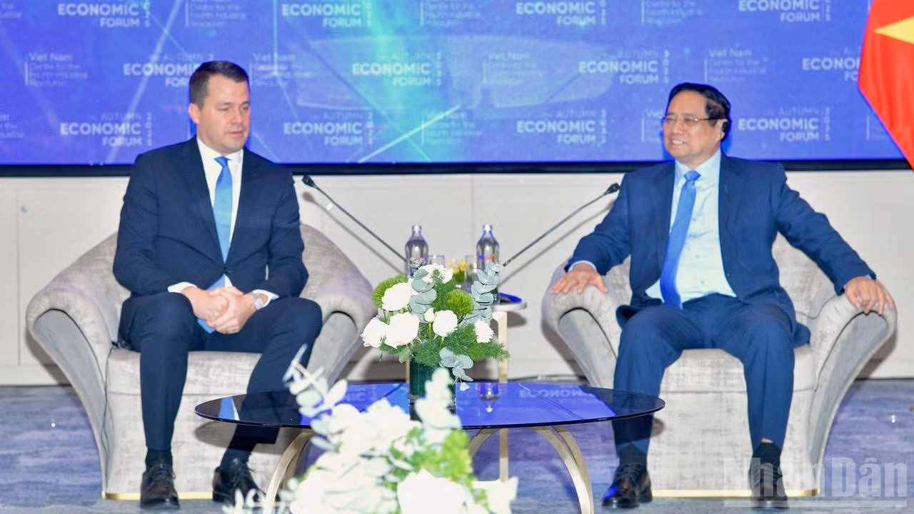 Thủ tướng Phạm Minh Chính tiếp Giám đốc điều hành Diễn đàn Kinh tế thế giới (WEF) Stephan Mergenthaler. (Ảnh: THANH GIANG)