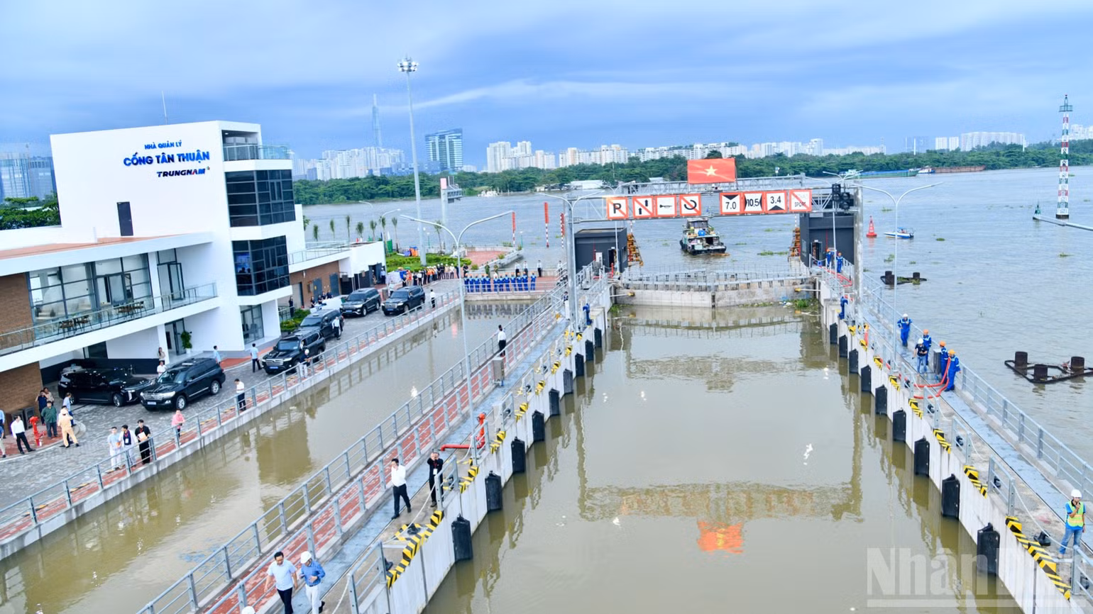 Công trình cống Tân Thuận ngăn triều tại Thành phố Hồ Chí Minh. (Ảnh: THANH GIANG)