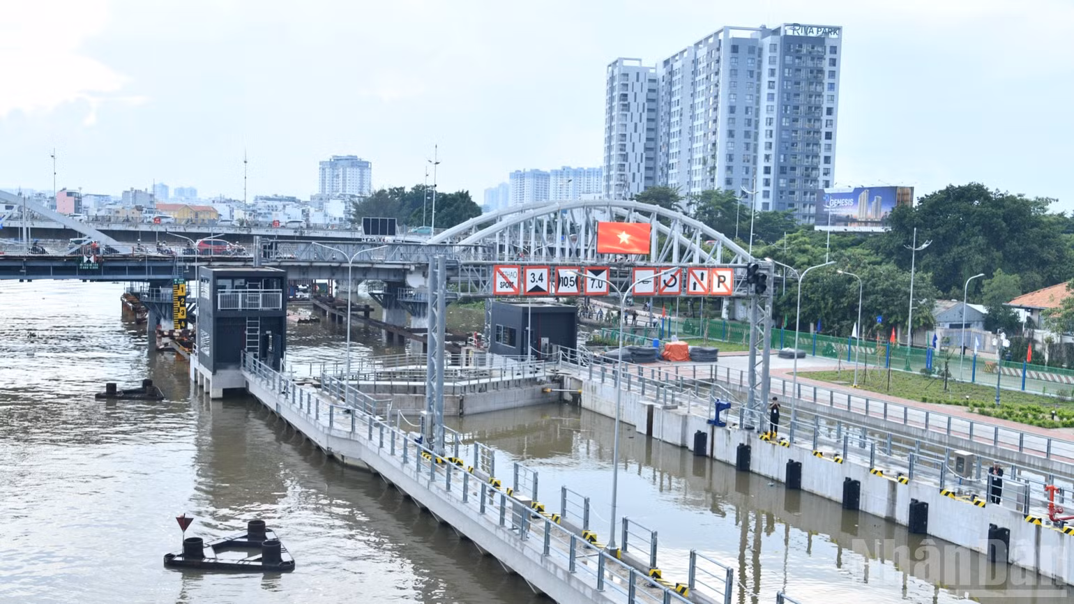 Công trình cống Tân Thuận ngăn triều tại Thành phố Hồ Chí Minh. (Ảnh: THANH GIANG)
