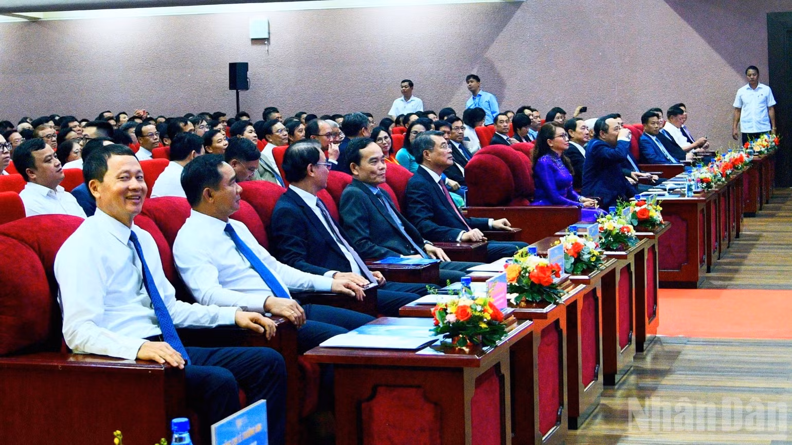 ndo_br_13887d53-eecc-4ddf-86cd-b36f4d087efd-1-201-a-7189.jpg