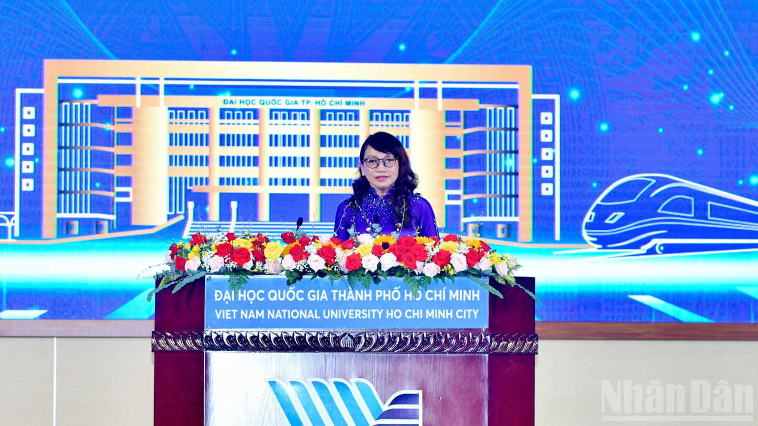 Giáo sư, Tiến sĩ Nguyễn Thị Thanh Mai, Bí thư Đảng ủy, Giám đốc Đại học Quốc gia Thành phố Hồ Chí Minh phát biểu ý kiến tại Lễ khai khóa. (Ảnh: THANH GIANG)