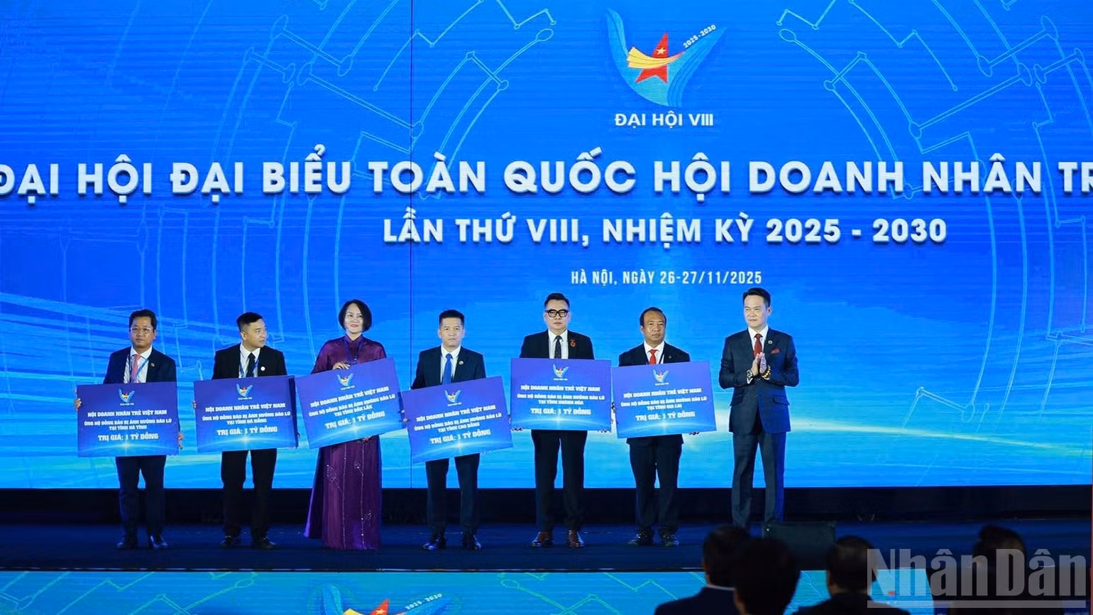 Hội Doanh nhân trẻ Việt Nam dành 6 tỷ đồng hỗ trợ khẩn cấp 6 địa phương gồm Cao Bằng, Hà Tĩnh, Đà Nẵng, Khánh Hòa, Gia Lai, Đắk Lắk khắc phục hậu quả thiên tai. (Ảnh: Trần Hải)